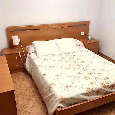 Spacious & Welcoming House In Madrigal De Altas Torres Prázdninový dům