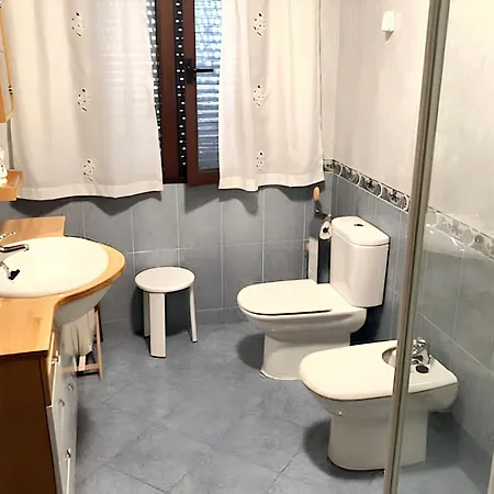 Spacious & Welcoming House In Madrigal De Altas Torres *