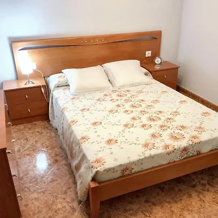 Spacious & Welcoming House In Madrigal De Altas Torres Prázdninový dům *